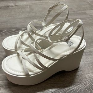 Platform sandals